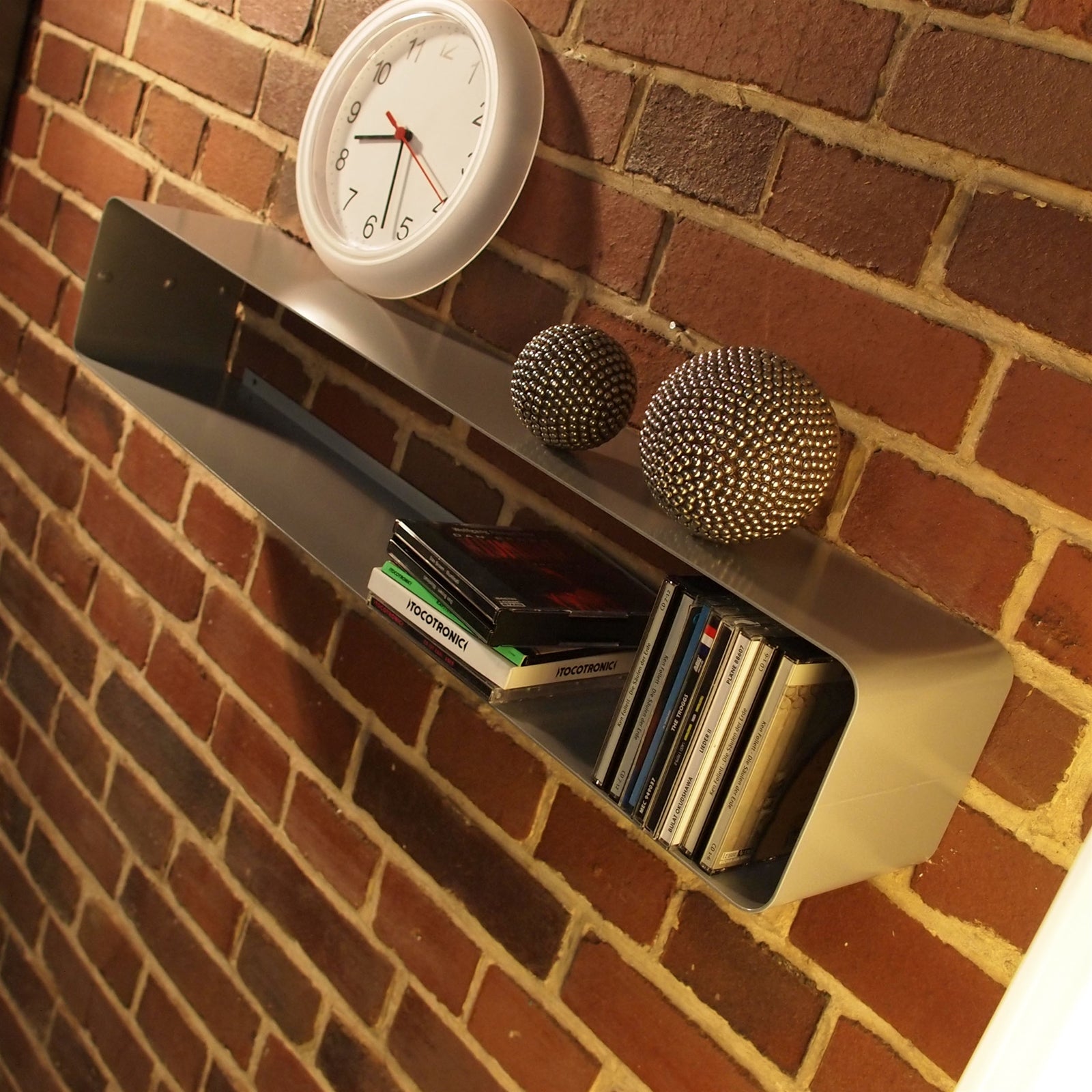 RETRO DESIGN CD REGAL "CUBE" | 120cm, Metall, Wandregal für 100CDs