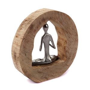 SKULPTUR "YOGA LOG" | Mangoholz / Alu, 28cm | Meditierende Yoga Deko