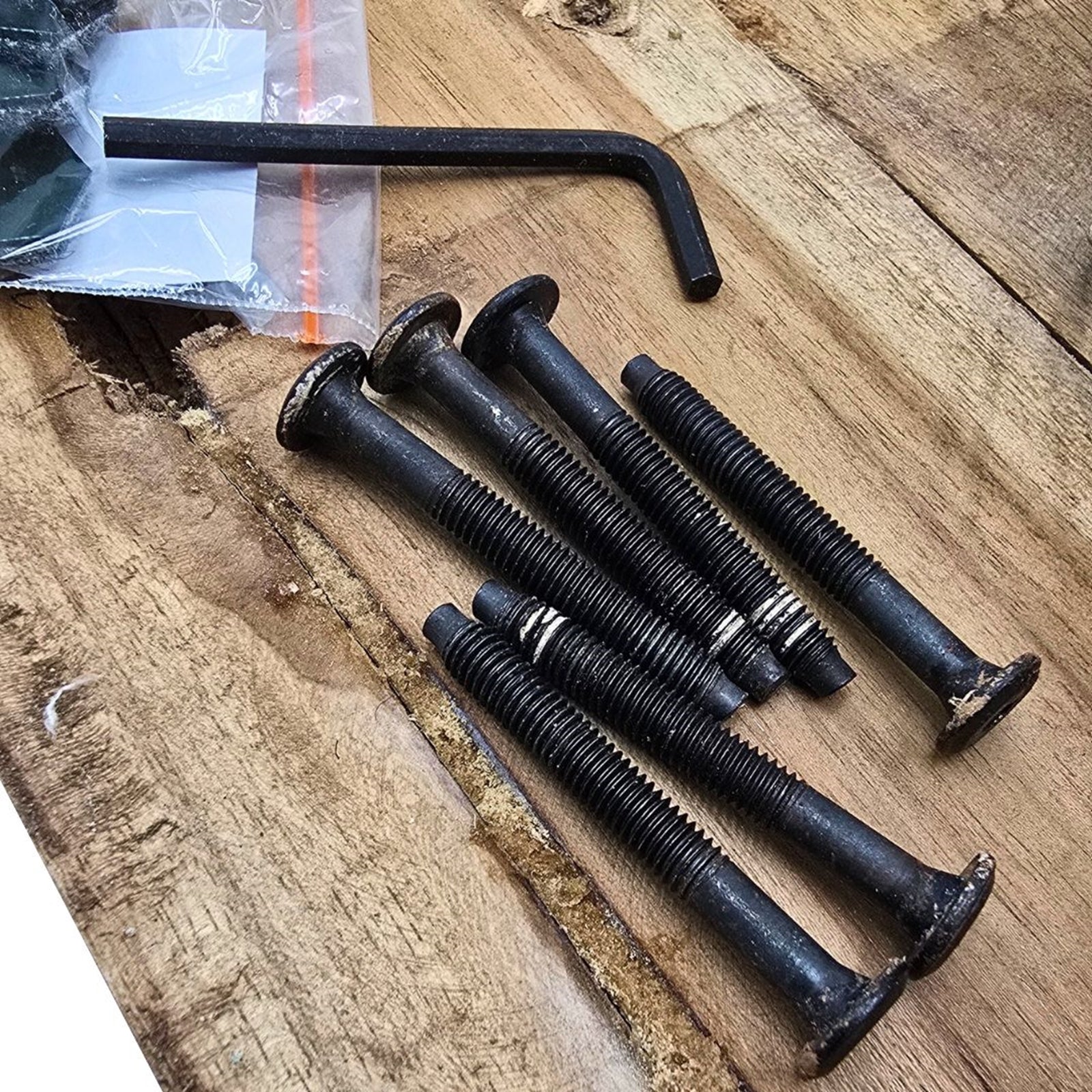 FUSSHOCKER Grain 40 | 40x32x25cm, kleiner Holzhocker aus Mahagoni Holz