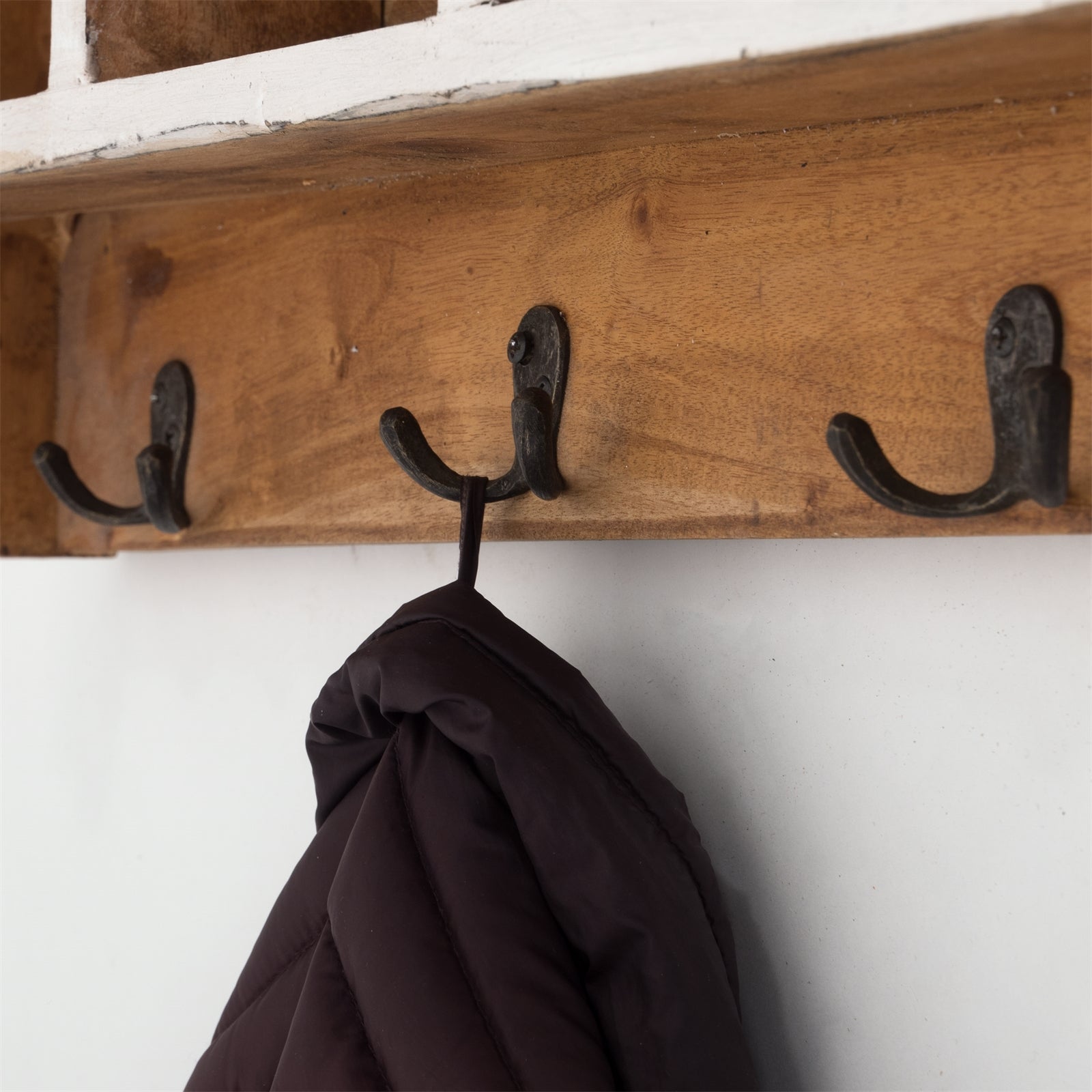 RUSTIKALE WANDGARDEROBE mit Fächern "VINTAGE 70" | 70x27x11cm(BxHxT)